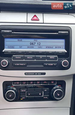 Універсал Volkswagen Passat 2010 в 