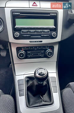 Універсал Volkswagen Passat 2010 в 