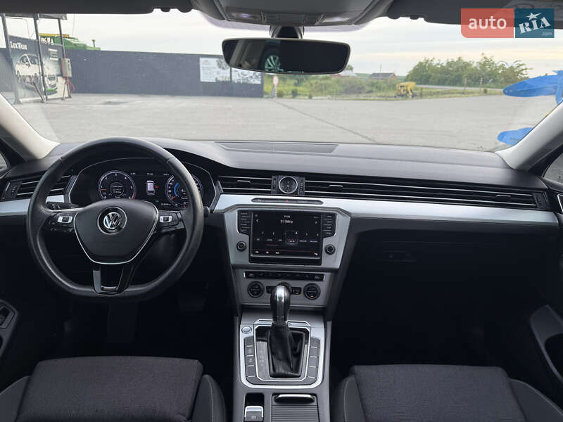 Универсал Volkswagen Passat 2015 в Львове
