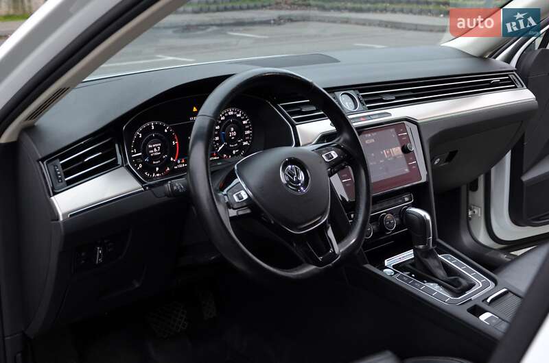 Универсал Volkswagen Passat 2018 в Киеве