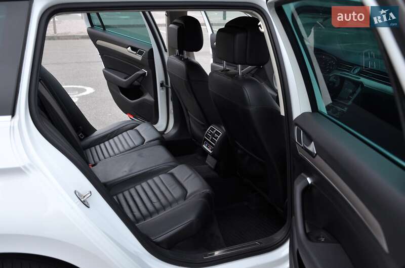 Универсал Volkswagen Passat 2018 в Киеве