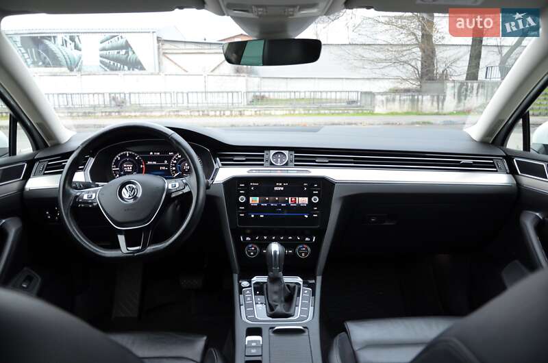 Универсал Volkswagen Passat 2018 в Киеве