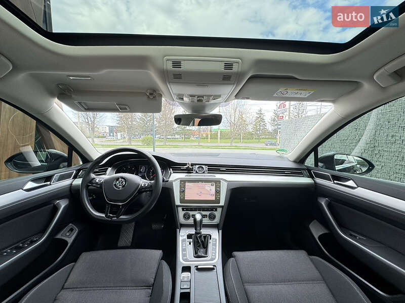 Седан Volkswagen Passat 2018 в Луцьку
