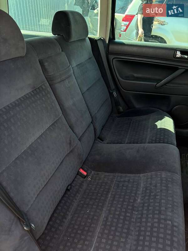 Универсал Volkswagen Passat 2001 в Смеле