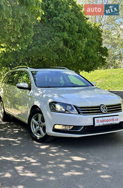 Універсал Volkswagen Passat 2012 в Сумах