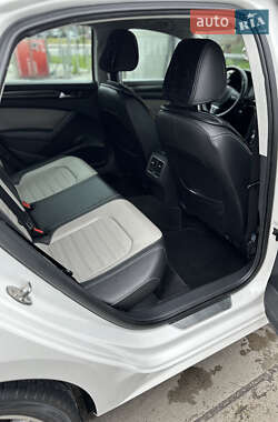 Седан Volkswagen Passat 2014 в 