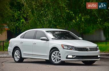 Седан Volkswagen Passat 2018 в Дніпрі