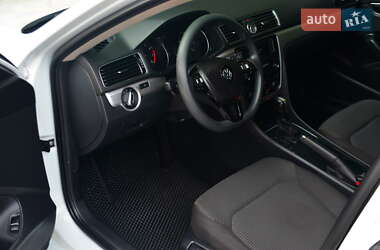 Седан Volkswagen Passat 2017 в 