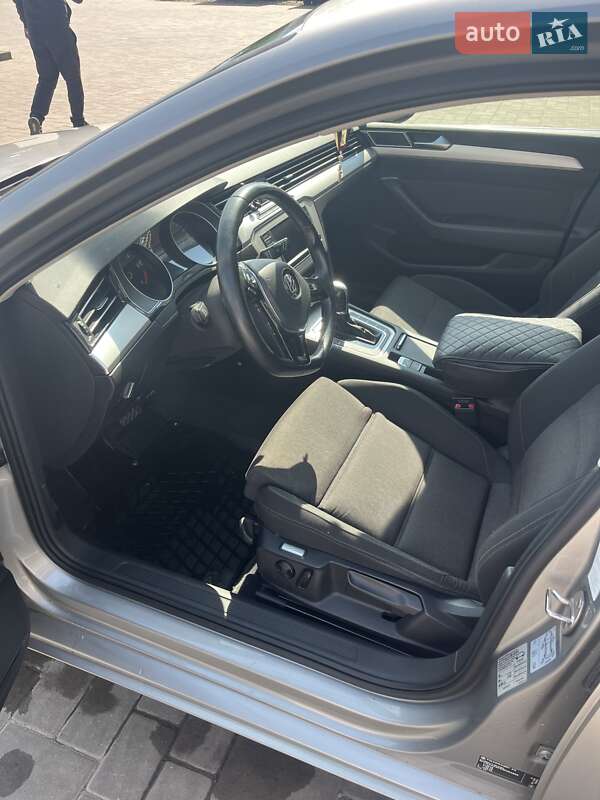 Универсал Volkswagen Passat 2015 в Ужгороде фото 13 Универсал Volkswagen Passat 2015 в Ужгороде