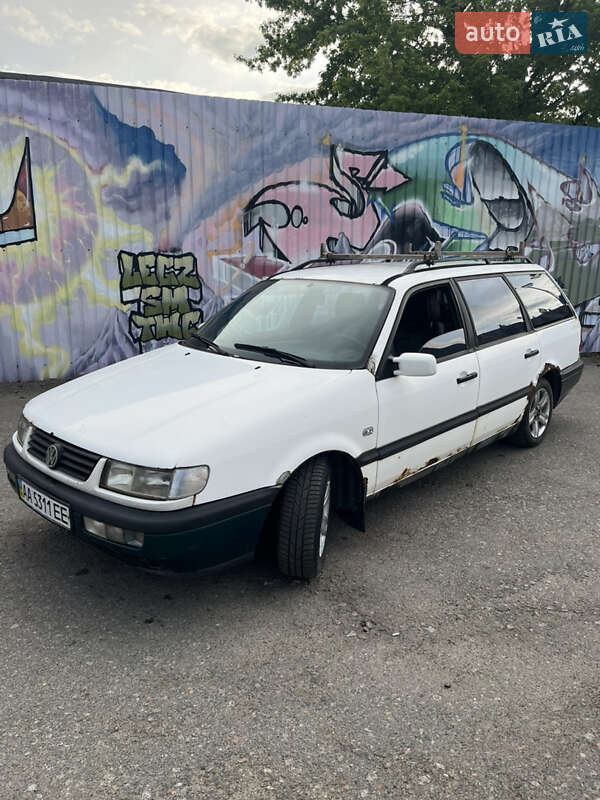 Універсал Volkswagen Passat 1994 в Києві