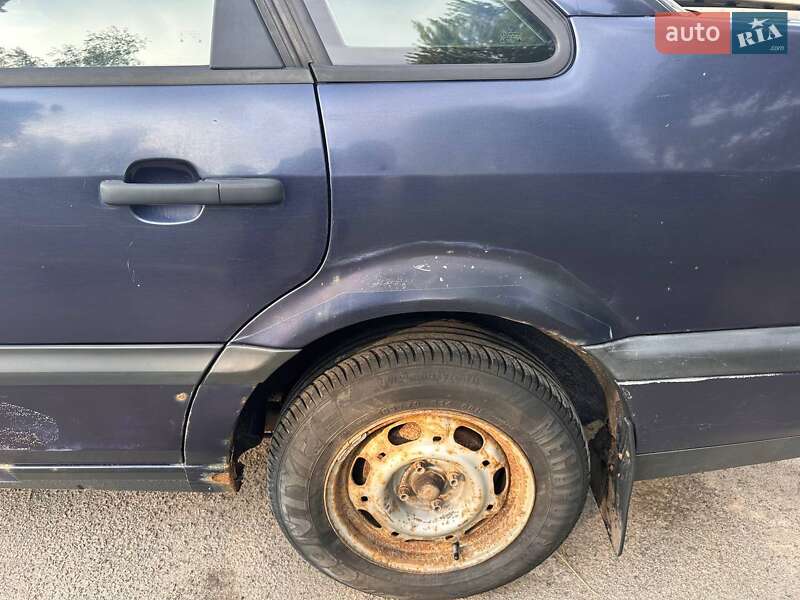 Седан Volkswagen Passat 1994 в Житомирі