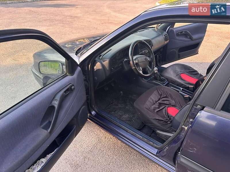 Седан Volkswagen Passat 1994 в Житомирі