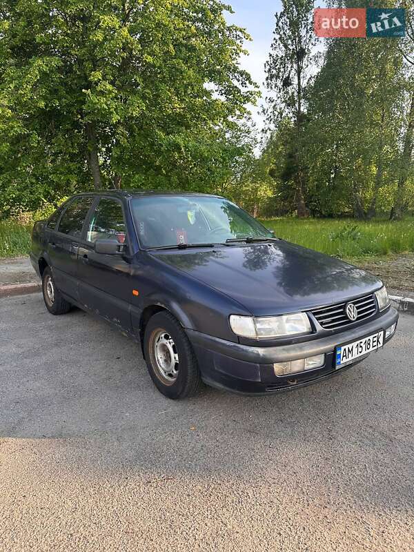 Седан Volkswagen Passat 1994 в Житомирі