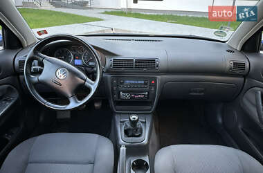 Седан Volkswagen Passat 2004 в 