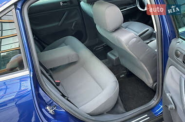 Седан Volkswagen Passat 2004 в 