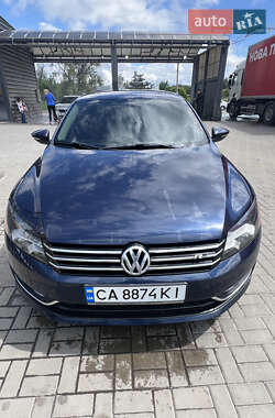 Седан Volkswagen Passat 2012 в Умані