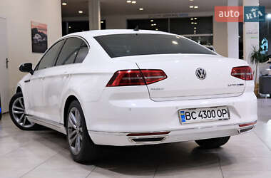 Седан Volkswagen Passat 2015 в 