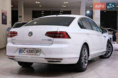Седан Volkswagen Passat 2015 в 