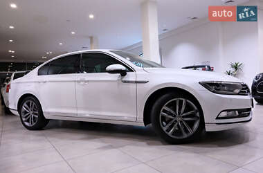 Седан Volkswagen Passat 2015 в 