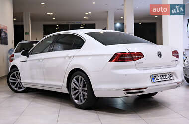 Седан Volkswagen Passat 2015 в 