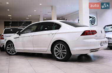 Седан Volkswagen Passat 2015 в 