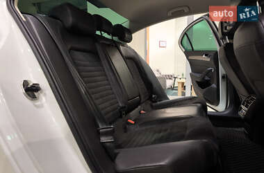 Седан Volkswagen Passat 2015 в 