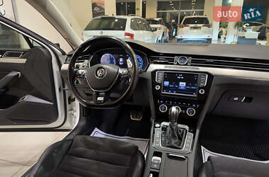 Седан Volkswagen Passat 2015 в 