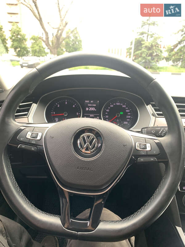 Універсал Volkswagen Passat 2015 в Харкові