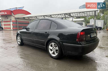 Седан Volkswagen Passat 1999 в 