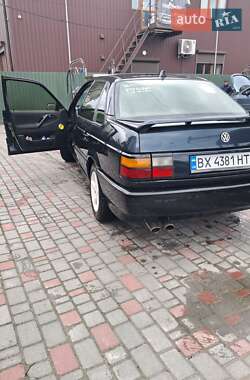 Седан Volkswagen Passat 1991 в 