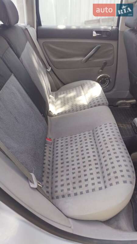Універсал Volkswagen Passat 2000 в Черкасах