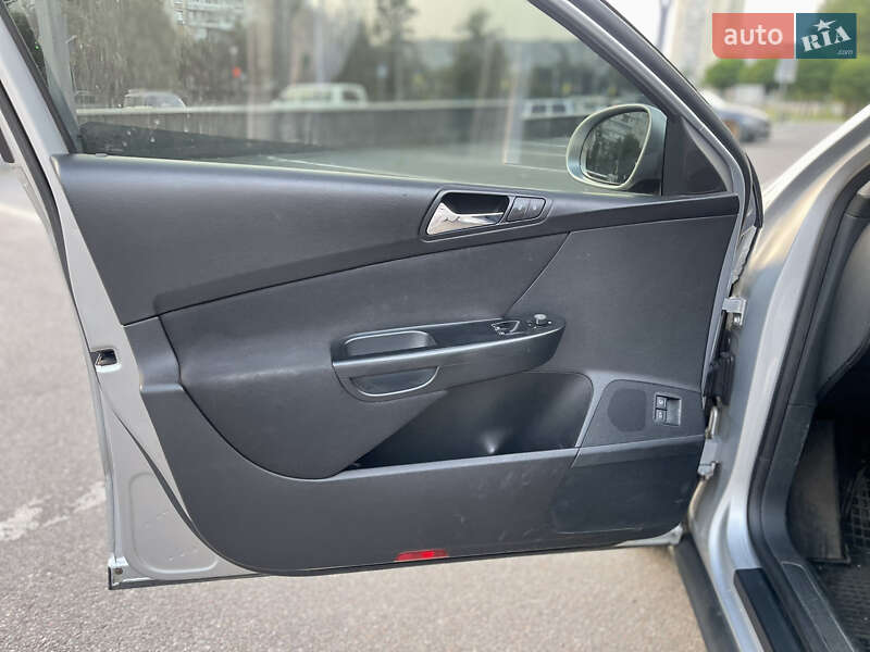 Универсал Volkswagen Passat 2006 в Харькове