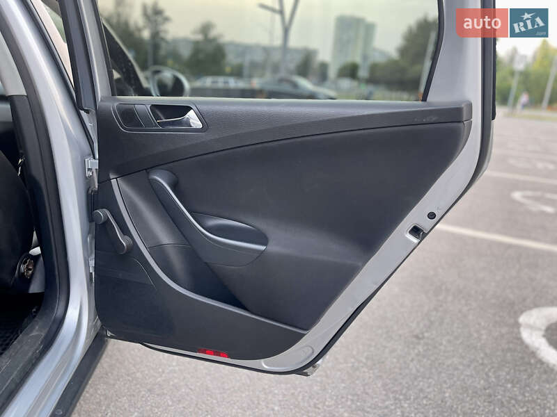 Универсал Volkswagen Passat 2006 в Харькове