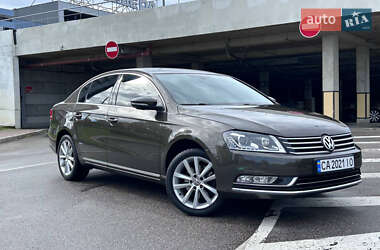 Седан Volkswagen Passat 2013 в Києві