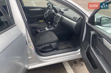 Универсал Volkswagen Passat 2011 в 