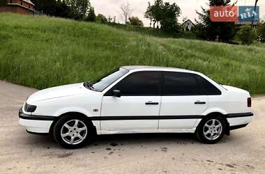 Седан Volkswagen Passat 1994 в 