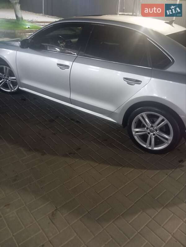 Седан Volkswagen Passat 2014 в Днепре