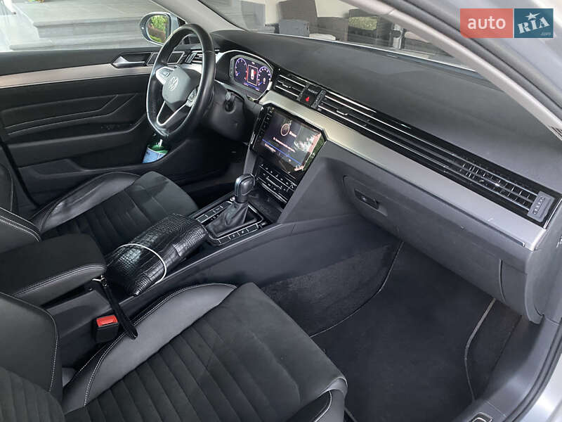 Универсал Volkswagen Passat 2021 в Киеве