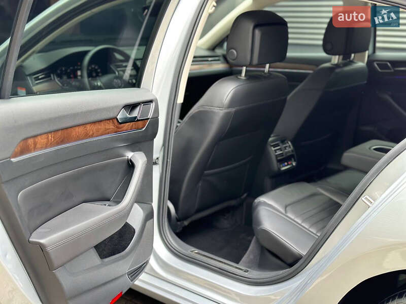 Седан Volkswagen Passat 2018 в Києві