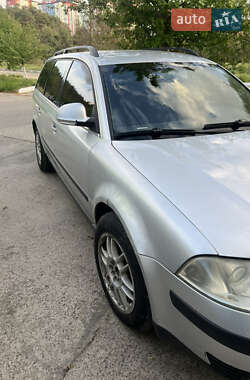 Универсал Volkswagen Passat 2004 в Вараше