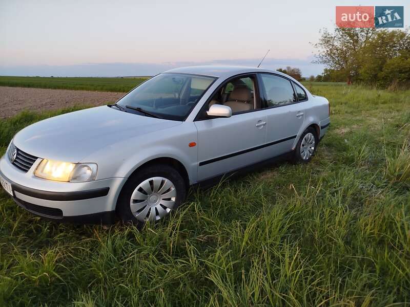 Седан Volkswagen Passat 1997 в Радехове