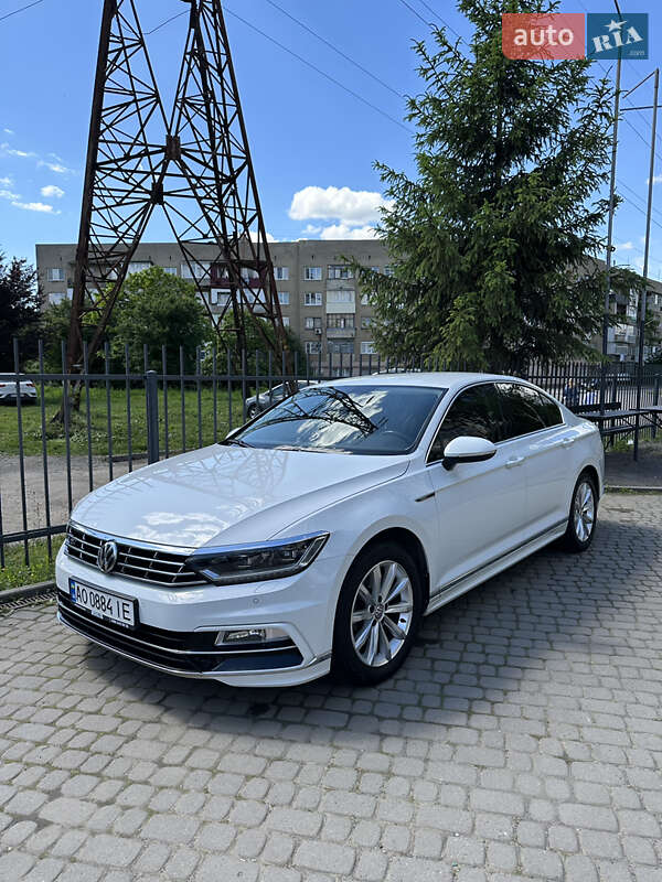 Седан Volkswagen Passat 2018 в Ужгороді