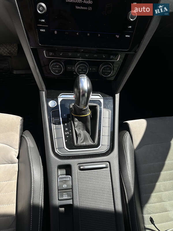 Седан Volkswagen Passat 2018 в Ужгороді