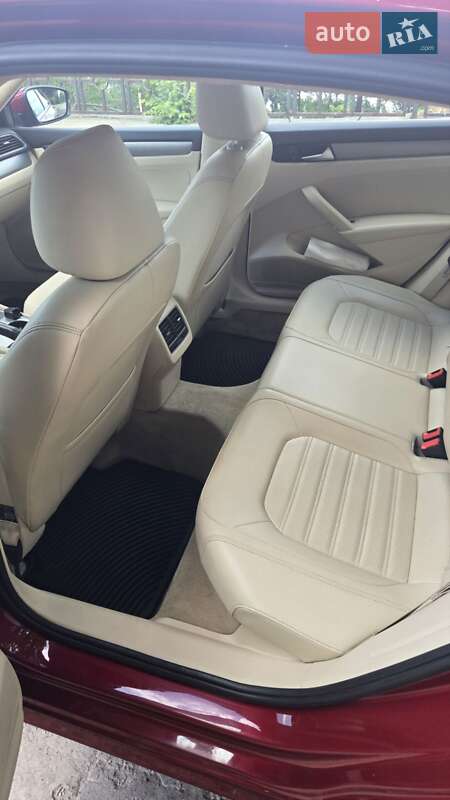 Седан Volkswagen Passat 2014 в Звягеле