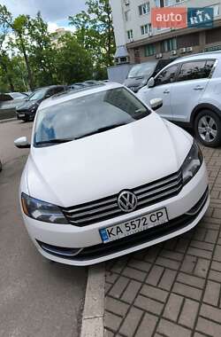 Седан Volkswagen Passat 2012 в Киеве