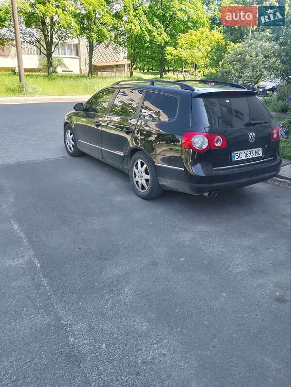 Універсал Volkswagen Passat 2008 в Новояворівську