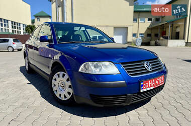 Седан Volkswagen Passat 2003 в Луцке