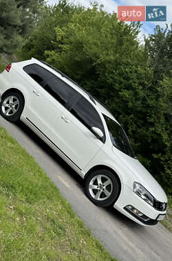 Універсал Volkswagen Passat 2013 в 
