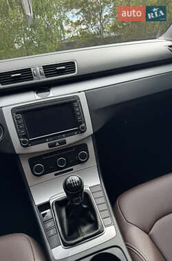 Універсал Volkswagen Passat 2013 в 