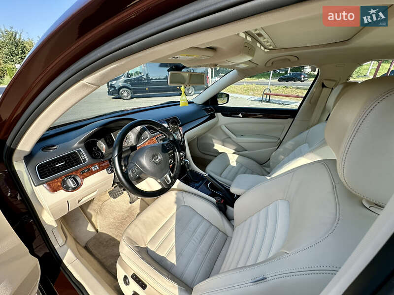 Седан Volkswagen Passat 2012 в Києві